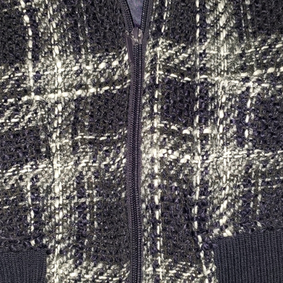 Navy plaid cropped coat size medium - Picture 5 of 5